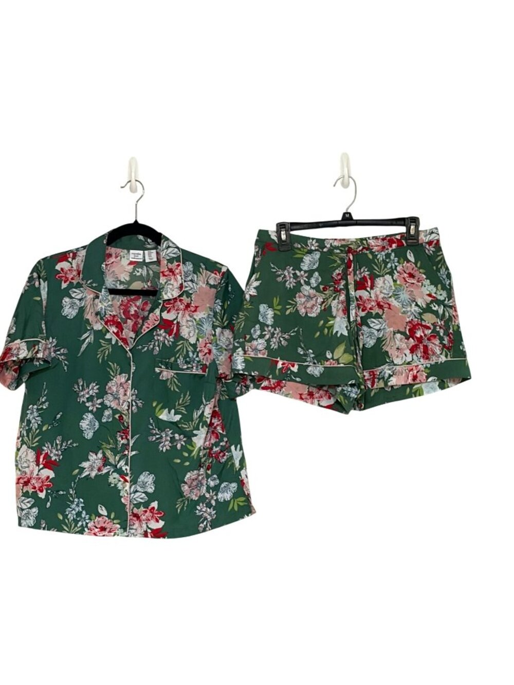 Cupcakes and Cashmere Medium 2 piece Pajamas Set Shorts button up top Green Pink